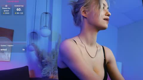 Alysia online show from April 28, 2:27 am