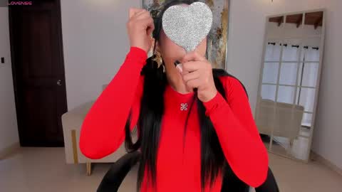 Snapshot of alyssadean_ chatting on May 13, 11:51 am Aly online show from May 13, 11:51 am