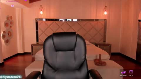 Snapshot of alyssadean_ chatting on June 3, 2:33 pm Aly online show from June 3, 2:33 pm
