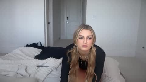 Snapshot of alyssastonee chatting on September 28, 9:31 pm alyssastonee online show from September 28, 9:31 pm