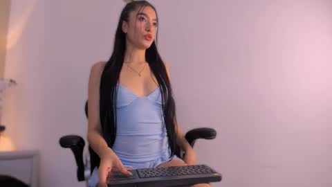 Snapshot of alysslender chatting on December 18, 11:38 am Alys online show from December 18, 11:38 am