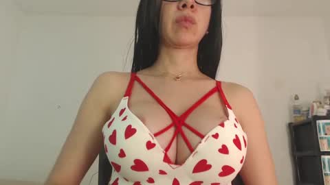 Snapshot of amadamar chatting on January 9, 1:50 am valentia online show from January 9, 1:50 am
