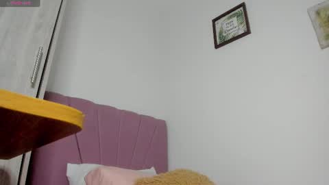 Snapshot of amaia_mendoza chatting on June 13, 11:35 pm Amaia Mendoza online show from June 13, 11:35 pm