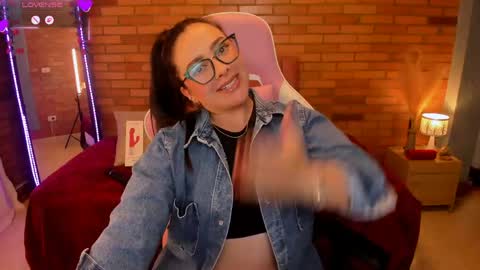 Hi Im AmaiaHelp me reach 100 likes online show from June 8, 7:14 pm