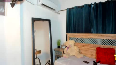 amaia_monroe online show from June 5, 5:47 am