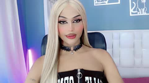 Snapshot of amal_baddel_ chatting on January 9, 7:10 am amal_baddel_ online show from January 9, 7:10 am