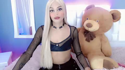 Snapshot of amal_baddel_ chatting on January 22, 10:29 am amal_baddel_ online show from January 22, 10:29 am