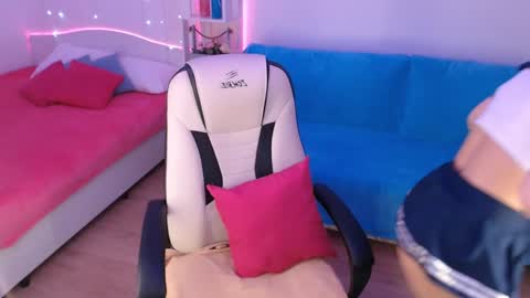 Snapshot of amala_lee chatting on January 3, 1:48 am Alice online show from January 3, 1:48 am