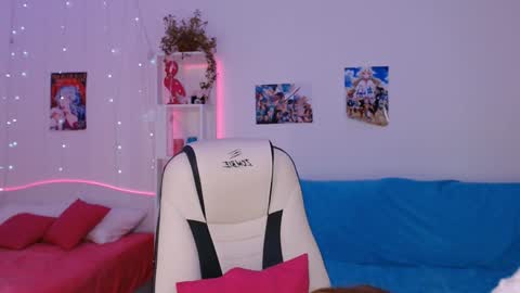 Snapshot of amala_lee chatting on February 9, 2:17 am Alice online show from February 9, 2:17 am