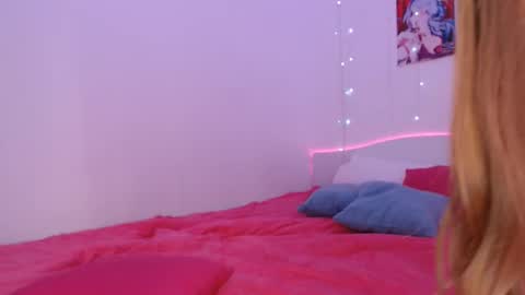 Snapshot of amala_lee chatting on February 10, 5:14 am Alice online show from February 10, 5:14 am