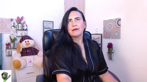 Snapshot of amalia_brunette chatting on December 5, 11:07 pm AMALIA online show from December 5, 11:07 pm