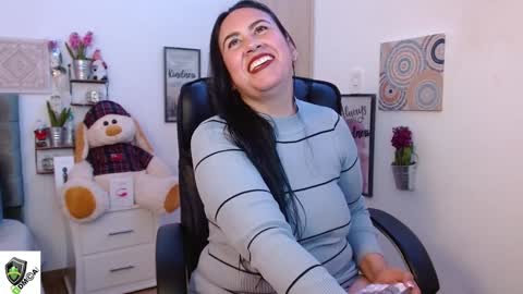 Snapshot of amalia_brunette chatting on December 8, 11:19 pm AMALIA online show from December 8, 11:19 pm