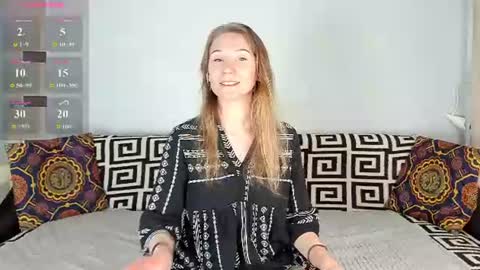 Snapshot of amalia_mio chatting on June 14, 8:27 am Amalia online show from June 14, 8:27 am