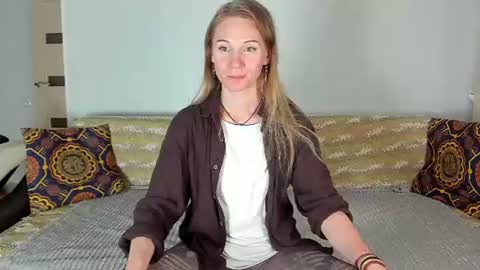 Snapshot of amalia_mio chatting on July 16, 8:09 am Amalia online show from July 16, 8:09 am