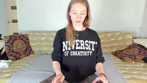 Snapshot of amalia_mio chatting on July 18, 9:02 am Amalia online show from July 18, 9:02 am