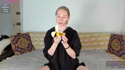 Snapshot of amalia_mio chatting on July 19, 9:02 am Amalia online show from July 19, 9:02 am
