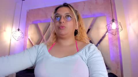 Snapshot of amalia_rosse_ chatting on January 14, 8:20 am Amalia Im Back See you soon this January 7 at 10 pm Colombia time online show from January 14, 8:20 am