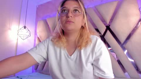 Snapshot of amalia_rosse_ chatting on January 28, 8:25 am Amalia Im Back See you soon this January 7 at 10 pm Colombia time online show from January 28, 8:25 am