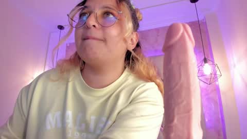 Snapshot of amalia_rosse_ chatting on February 16, 6:21 am Amalia Im Back See you soon this January 7 at 10 pm Colombia time online show from February 16, 6:21 am