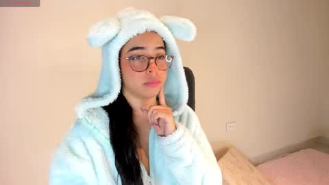 Amalia    real MIA  online show from May 28, 4:43 am