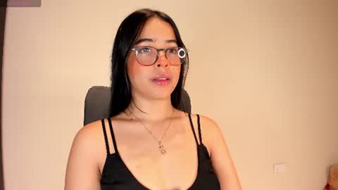 Amalia    real MIA  online show from June 11, 2:33 am