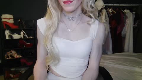 Snapshot of amaliecd chatting on January 5, 7:49 pm Amalie online show from January 5, 7:49 pm