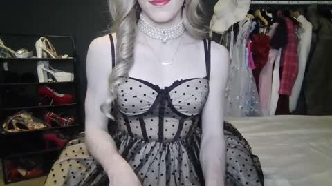 Snapshot of amaliecd chatting on February 16, 6:54 pm Amalie online show from February 16, 6:54 pm