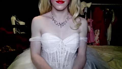 Snapshot of amaliecd chatting on November 2, 6:43 pm Amalie online show from November 2, 6:43 pm