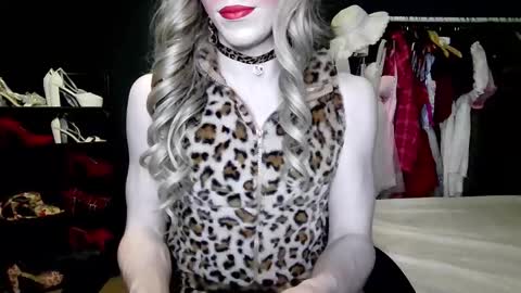 Snapshot of amaliecd chatting on November 16, 4:01 pm Amalie online show from November 16, 4:01 pm