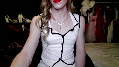 Snapshot of amaliecd chatting on November 23, 7:13 pm Amalie online show from November 23, 7:13 pm