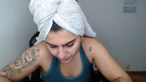 Snapshot of amanda5star chatting on December 18, 2:34 pm The queen of the biceps online show from December 18, 2:34 pm