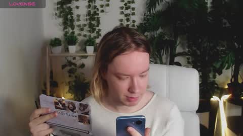 Snapshot of amanda_butlerr chatting on December 14, 10:09 am Hi im Amanda online show from December 14, 10:09 am