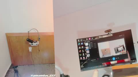 Snapshot of amanda_drawer27 chatting on January 3, 1:58 pm amanda_drawer27 online show from January 3, 1:58 pm