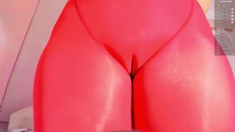 Snapshot of amanda_marcuzzi chatting on October 24, 12:01 pm Amanda Marcuzzi online show from October 24, 12:01 pm