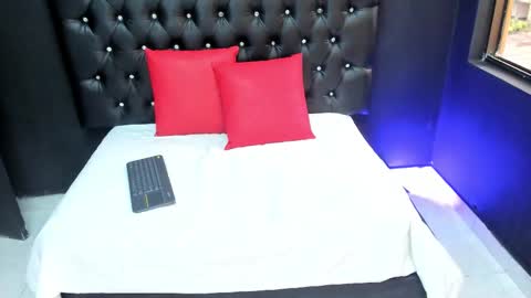 Snapshot of amanda_noir chatting on December 3, 8:29 pm amanda_noir online show from December 3, 8:29 pm