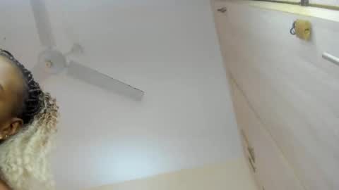 Snapshot of amanda_tint chatting on October 22, 7:52 am Amanda tint online show from October 22, 7:52 am