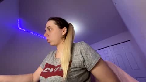 Snapshot of amandainbloom chatting on February 27, 9:43 am Amanda online show from February 27, 9:43 am