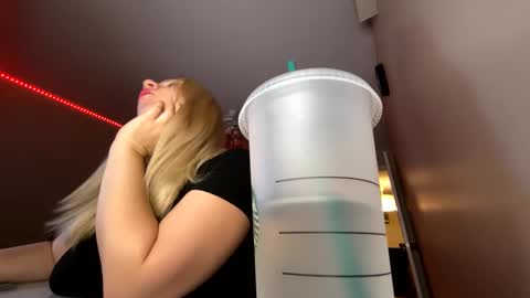 Snapshot of amandainbloom chatting on October 7, 11:07 am Amanda online show from October 7, 11:07 am