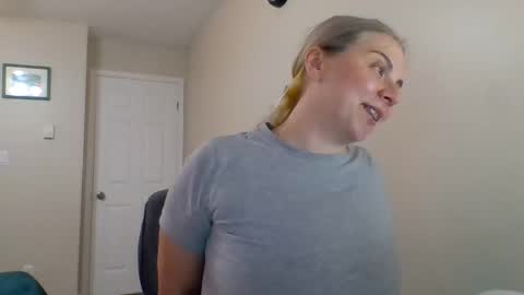 Snapshot of amandainbloom chatting on October 27, 5:22 am Amanda online show from October 27, 5:22 am