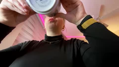 Snapshot of amandainbloom chatting on February 20, 10:49 am Amanda online show from February 20, 10:49 am