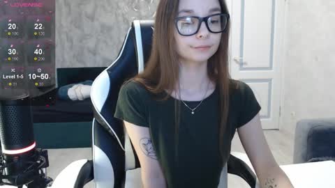 Snapshot of amaneli chatting on February 6, 2:15 pm Mila online show from February 6, 2:15 pm