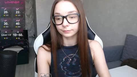 Snapshot of amaneli chatting on March 6, 11:47 am Mila online show from March 6, 11:47 am