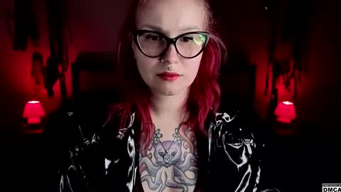 Snapshot of amanita__pantherina chatting on December 4, 12:25 pm Goddess Amanita online show from December 4, 12:25 pm