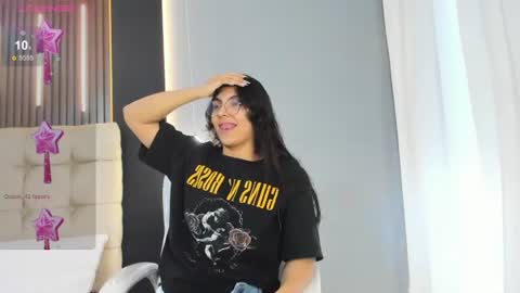 Snapshot of amara_lune chatting on June 24, 2:38 pm online show from June 24, 2:38 pm