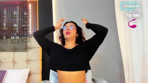 Snapshot of amara_lune chatting on June 25, 2:32 pm online show from June 25, 2:32 pm