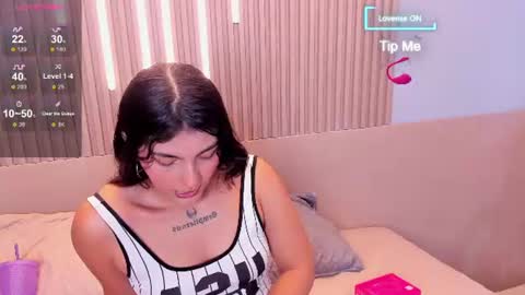 Snapshot of amara_lune chatting on July 11, 4:04 am online show from July 11, 4:04 am