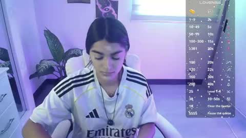 Snapshot of amara_silk chatting on June 23, 4:27 pm amara_silk online show from June 23, 4:27 pm