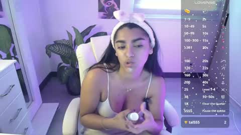 Snapshot of amara_silk chatting on July 23, 9:24 pm amara_silk online show from July 23, 9:24 pm