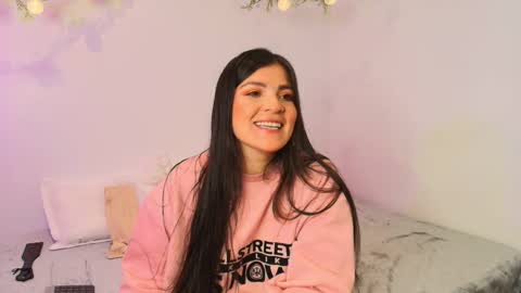 Snapshot of amara_vega chatting on December 15, 7:56 am Amara Vega online show from December 15, 7:56 am