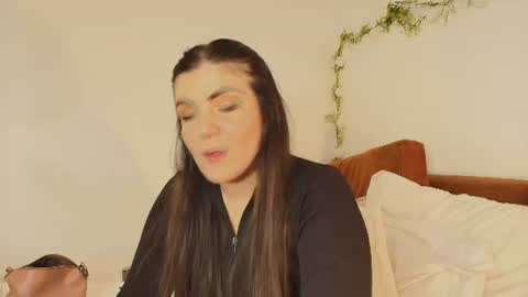 Snapshot of amara_vega chatting on July 13, 2:03 am Amara Vega online show from July 13, 2:03 am